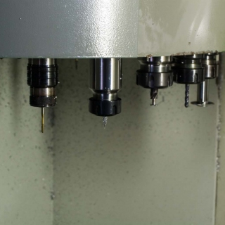 MAKNET CNC - Herstellung kompletter Tiefzieh-Ausrüstung, Prototypenproduktion von Bauteilen polnische Firma