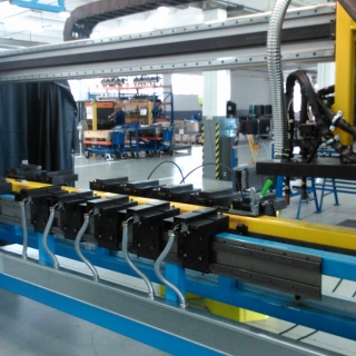 ABC Control - Robotisierte Schweißstationen, Linien zum Palettieren und Depalettieren von Produkten - aus Polen
