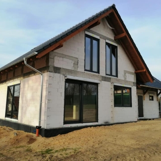 UNI PLAST PVC-Fenstern und -Türen, Fenstern aus Holz, Zimmertüren, Garagen- und Industrietoren - polnische Firma